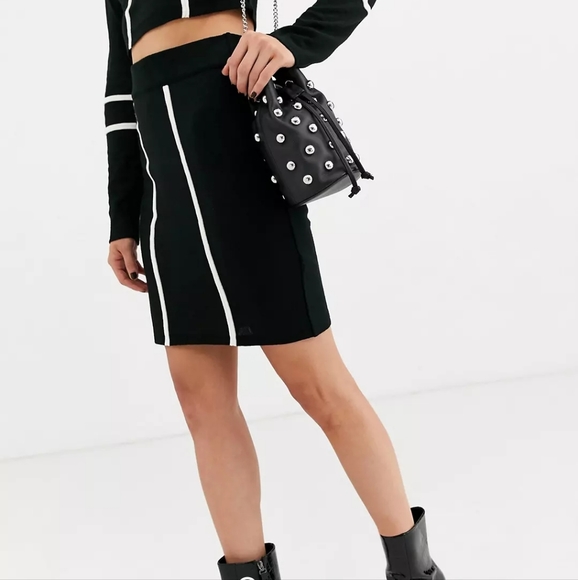 ASOS Black and White Knit Skirt in Size 4 - Picture 5 of 6